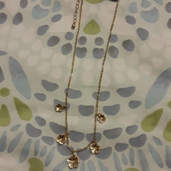 🌺Gold Hibiscus Necklace 15" w/ 3" Extender - Picture 3 of 4